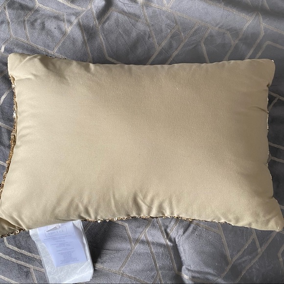 Sequin accent pillow - Picture 3 of 5